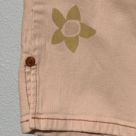 Levi's Beige Capris - Picture 4 of 11
